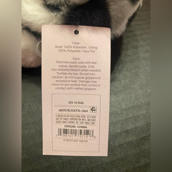 NWT Woman’s Animal Print Faux-Fur Slipper Socks with Grippers Size S/M 5-7 - Picture 3 of 3